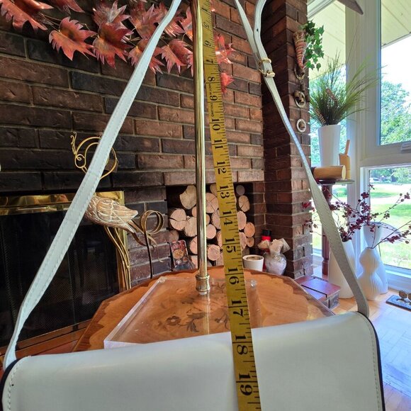 Holt Renfrew - Vintage White & Black Leather Crossbody Purse with Bow Detail​ - Picture 11 of 15